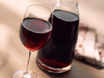 Підводячи підсумки цієї статті, можна зробити висновок, що питання, як зробити найпростіше вино з винограду, розглянуто з усіх боків і максимально детально
