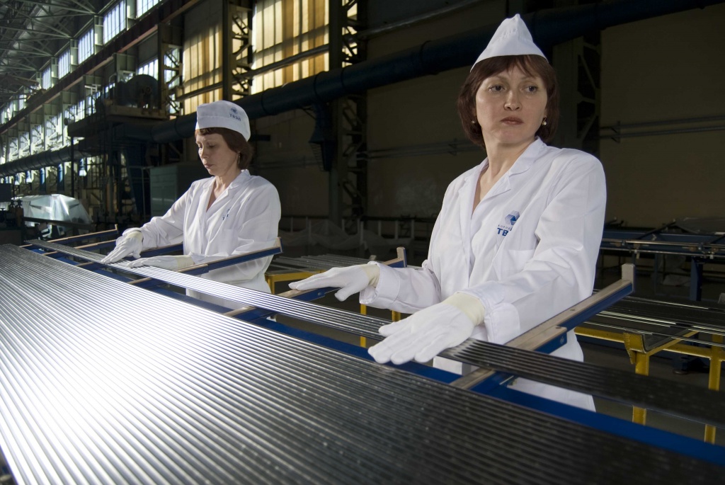 Паливна компанія Росатома «ТВЕЛ» є монопольним постачальником ядерного палива на всі російські АЕС, все суднові і дослідницькі реактори нашої країни