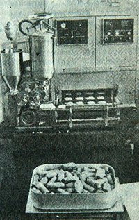 ►Автомат з випікання пиріжків - один з перших в країні - запустили в Благовєщенську в 1988 році