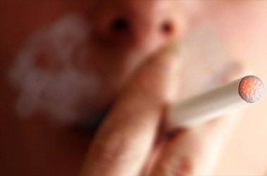 3 вересня 2009, 16:02 Переглядів:   Сам Мініхан стверджує, що палив, не справжню, а електронну сигарету