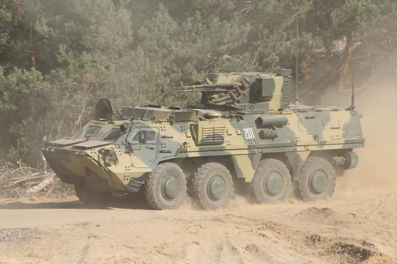 БТР обладнаний потужною 30-мм гарматою і бойовим модулем, який включає протитанкові керовані ракети Стугна