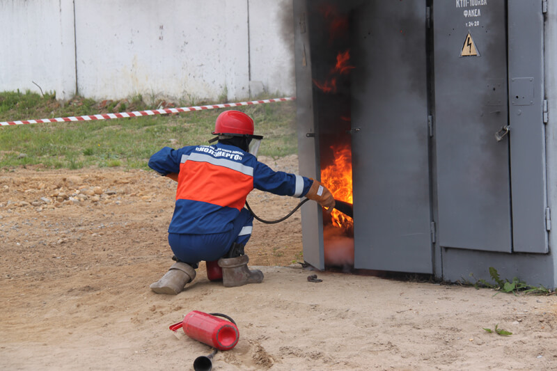 У більшості випадків для боротьби з займанням на електроустановках використовують газові (вуглекислотні) і порошкові вогнегасники