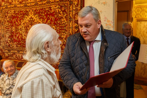 Глава республіки Сергій Гаплик побував в гостях у трудівника тилу Кіма Пальшіна, який напередодні відзначив 90-ий рік народження