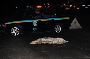 19 вересня 2012, 00:06 Переглядів:   В Одесі позашляховик збив на смерть пішохода