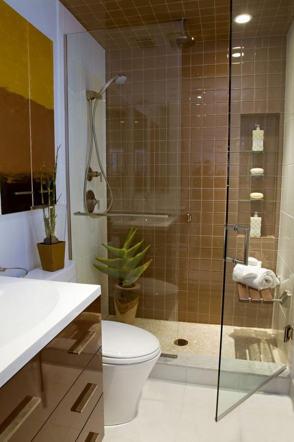 Перевага душової кабінки має ряд переваг, основне з них - звільнення простору, яке можна використовувати для установки пральної машинки, кошиків для білизни або шафок, або ж просто залишити порожнім