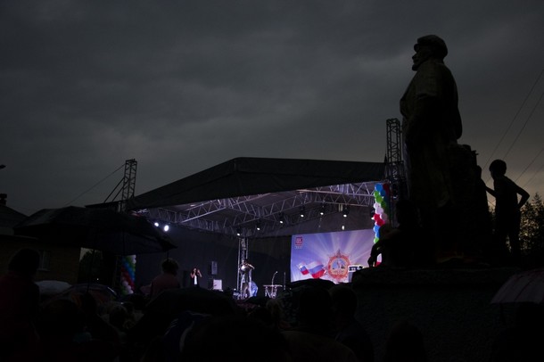 За фінансової підтримки компанії ТОВ «ЛУКОЙЛ-Комі» в Ярега і було організовано свято за участю запрошених російських зірок
