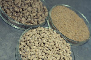 До основного складу сумішей входить сировина з зерна (ячменю, пшениці, кукурудзи, вівса)