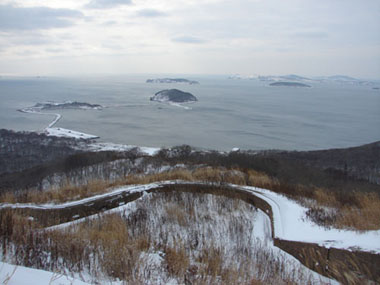 Зимова морська панорама з лівофлангового барбета центрального зміцнення форту №9