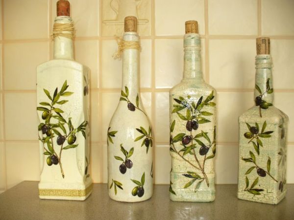 Такі пляшки будь-яка господиня із задоволенням буде використовувати під різні види рослинного масла