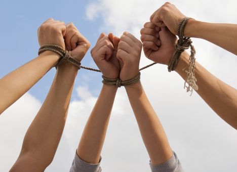 Сімох жінок з Удмуртії продали в статевий рабство в Бахрейн